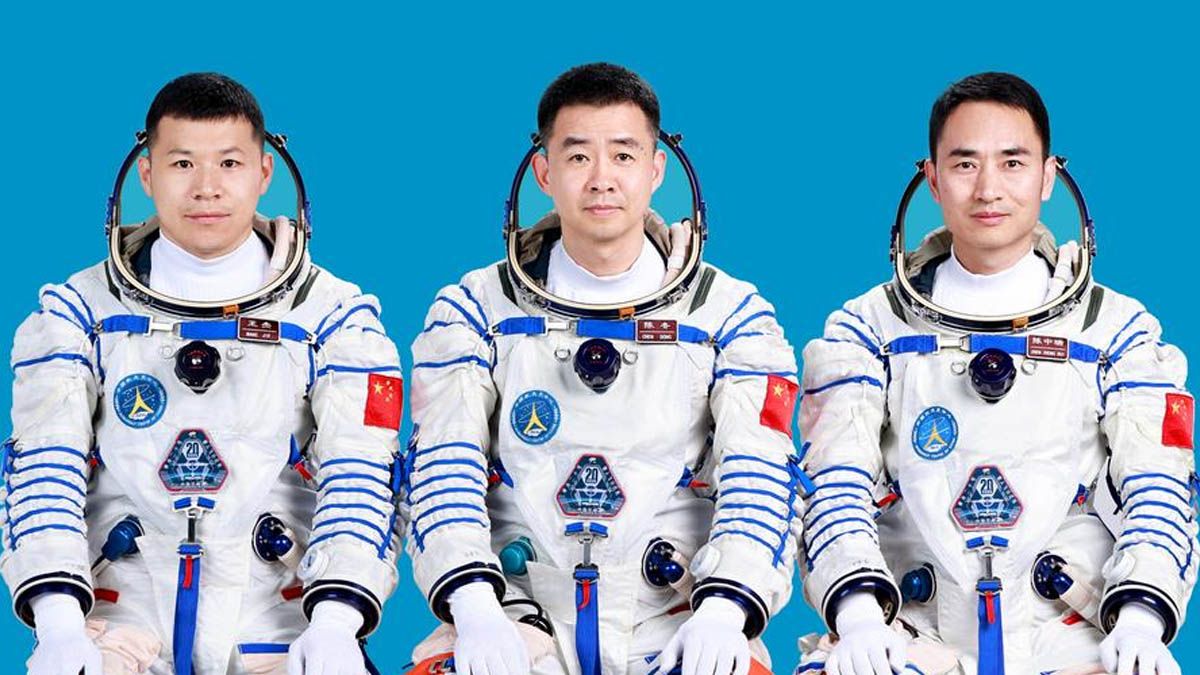 Los astronautas Chen Dong, Chen Zhongrui y Wang Jie. Los astronautas Chen Dong, Chen Zhongrui y Wang Jie. 
