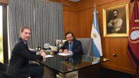 Gustavo Sáenz junto a Diego Santilli.