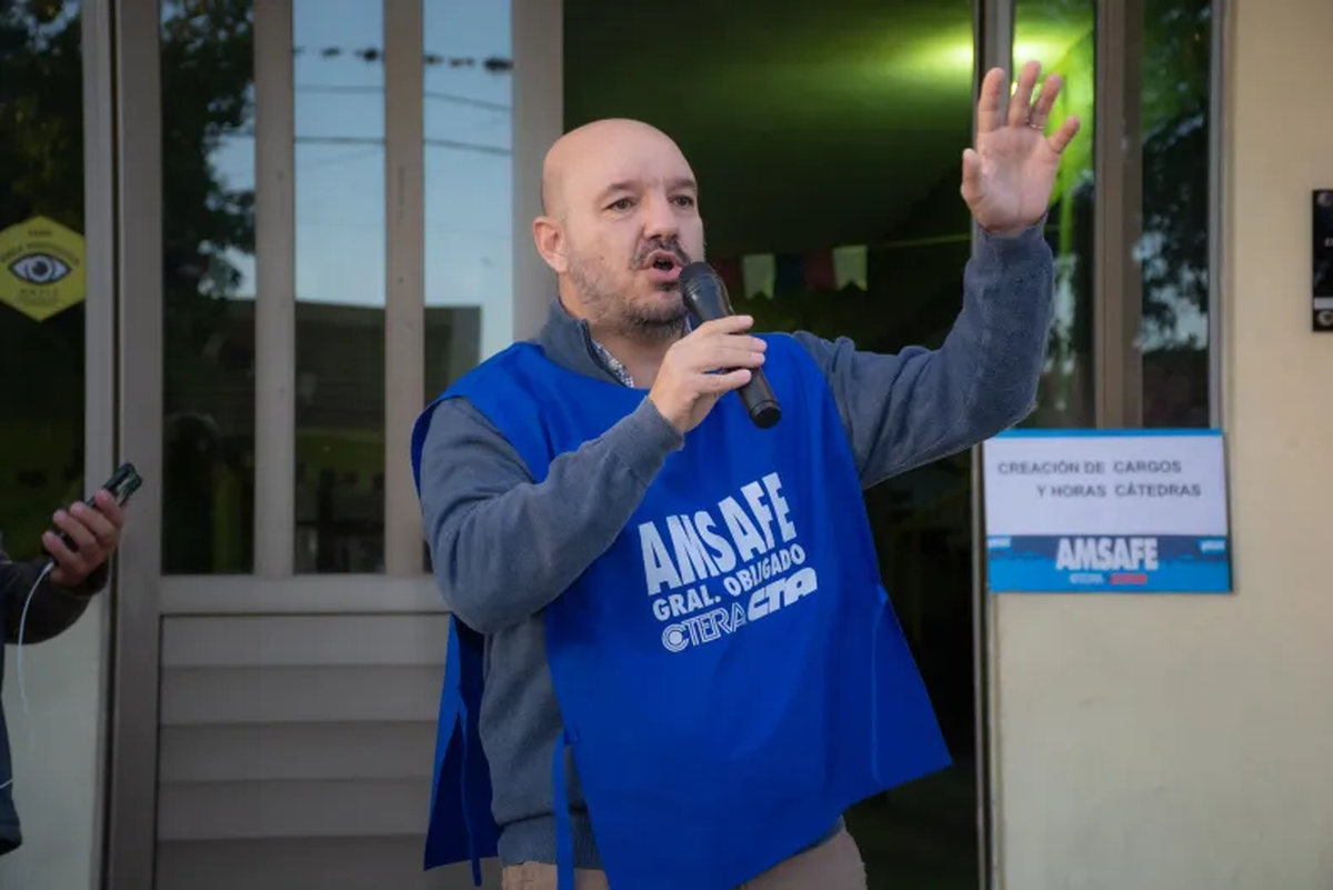 Primera ronda de negociación del año con sabor a poco para el secretario general de Amsafé, Rodrigo Alonso. Primera ronda de negociación del año con sabor a poco para el secretario general de Amsafé, Rodrigo Alonso.