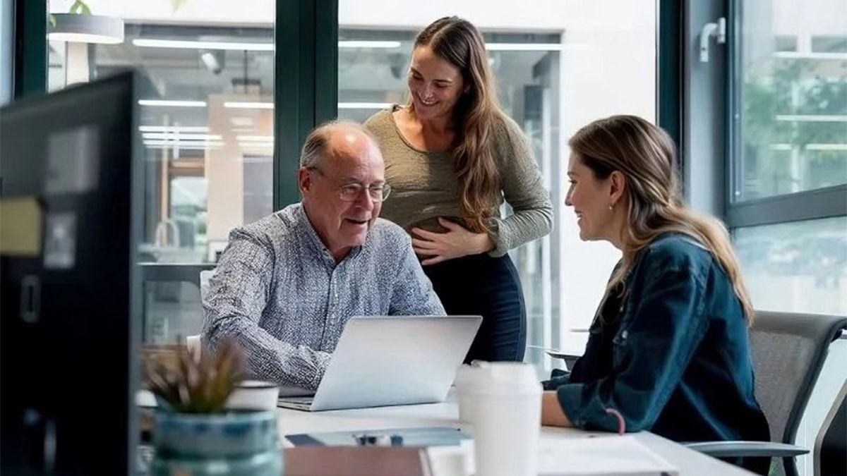 La empresa familiar del Siglo XXI parece haberse olvidado del retiro de sus dueños y del traspaso generacional pero genera competitividad. La empresa familiar del Siglo XXI parece haberse olvidado del retiro de sus dueños y del traspaso generacional pero genera competitividad.