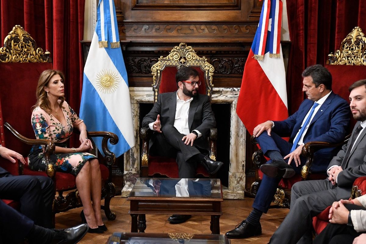 El Presidente chileno, Gabriel Boric y Sergio Massa en el Congreso de la Nación 