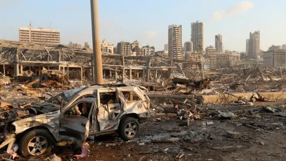 Grandes partes del Líbano en ruinas. Grandes partes del Líbano en ruinas.