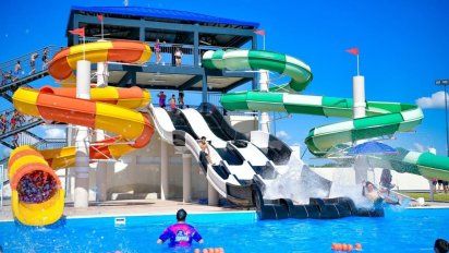 El parque acuático gratuito que arrasa en Google con 4.5 estrellas