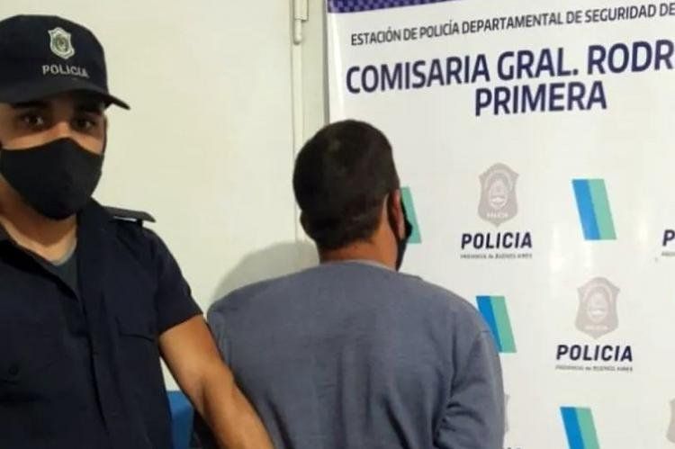 El hombre de 30 años quedó detenido por violar a sus hijas.