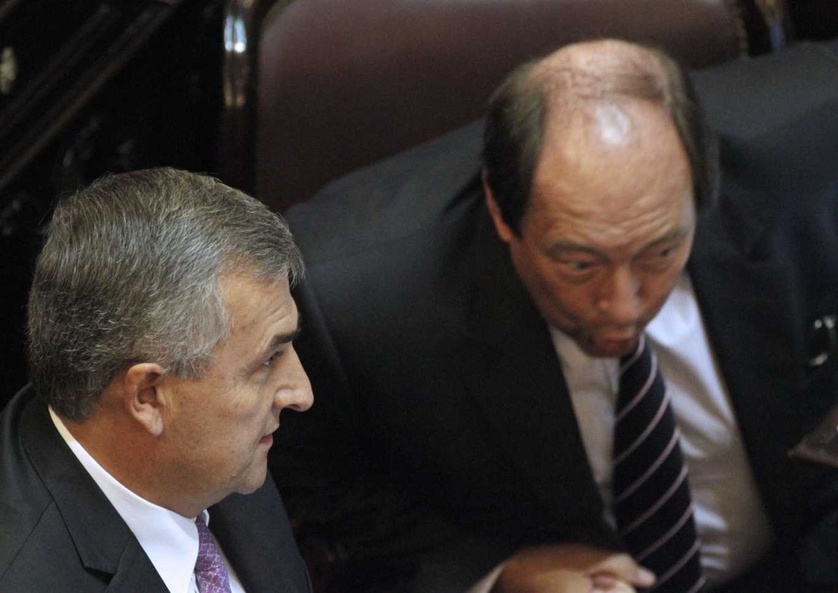 Gerardo Morales y Ernesto Sanz en el Senado escuchando al por entonces jefe de Gabinete de Ministros, Jorge Capitanich, el 12/03/2014.