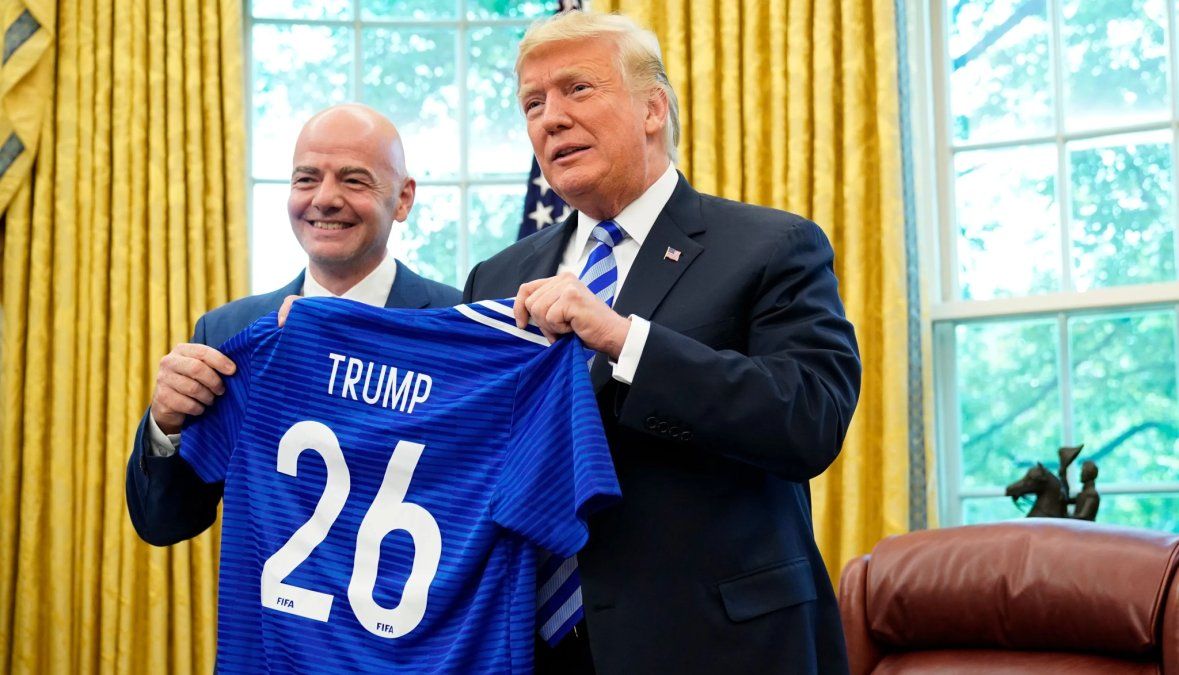 Donald Trump sigue sumando países a su lista negra, ya son 4 clasificados al Mundial 2026, ¿Infantino? Sonrie como en la foto, de no creer.