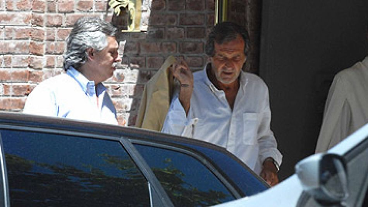 Alberto Fernández en tiempos de jefe de Gabinete de Néstor Kirchner almorzando con el periodista Eduardo Van der Kooy.