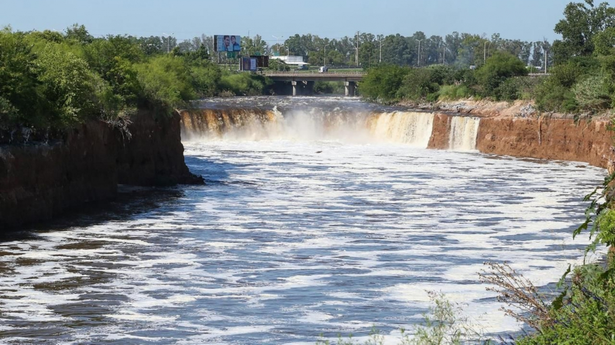Una de las obras prioritarias para Santa Fe. El acuerdo firmado con Nación hace hincapié en la estabilización de la cascada del Arroyo Saladillo. Una de las obras prioritarias para Santa Fe. El acuerdo firmado con Nación hace hincapié en la estabilización de la cascada del Arroyo Saladillo.