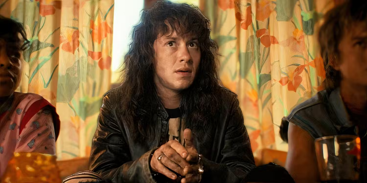 A pesar de su popularidad, Eddie Munson murió prematuramente al final de la cuarta temporada de "Stranger Things", un final que no dejó felices a los fans. A pesar de su popularidad, Eddie Munson murió prematuramente al final de la cuarta temporada de "Stranger Things", un final que no dejó felices a los fans.