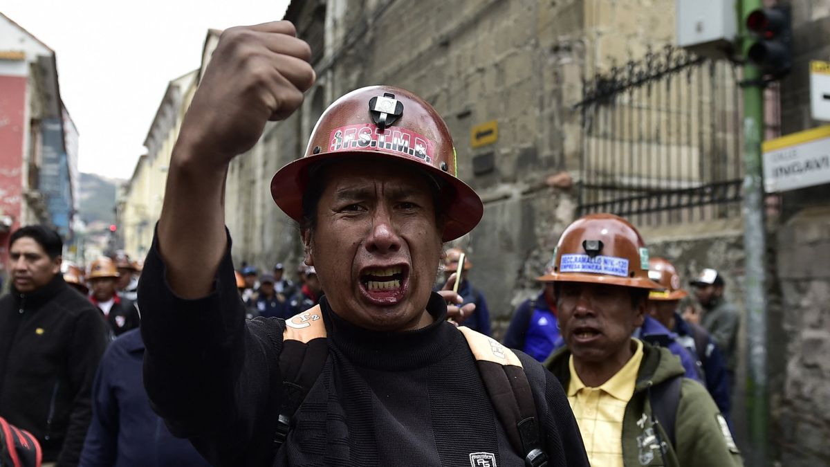 Bolivia al borde de una insurrección popular: Gustavo Petro se ofrece como mediador 