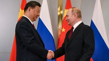 Xi Jinping y Vladimir Putin: Objetivo político: aumentar el vínculo cultural entre Rusia y China. Xi Jinping y Vladimir Putin: Objetivo político: aumentar el vínculo cultural entre Rusia y China.