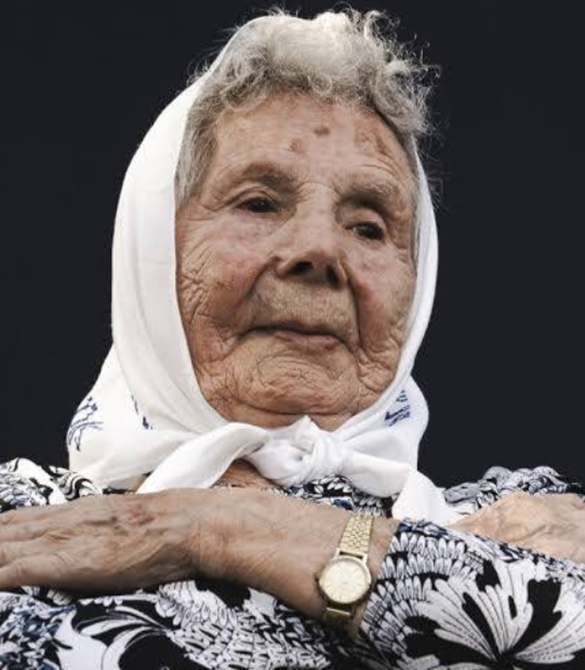 Visitación Folgueiras durante una de las rondas de las Madres de Plaza de Mayo. La asturiana dedicó más de cuatro décadas a buscar a su hijo desaparecido por la dictadura argentina. Visitación Folgueiras durante una de las rondas de las Madres de Plaza de Mayo. La asturiana dedicó más de cuatro décadas a buscar a su hijo desaparecido por la dictadura argentina.