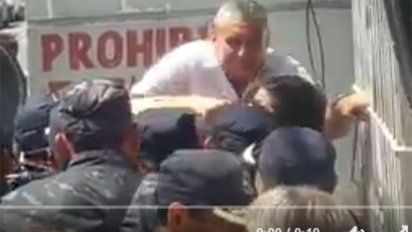 Video: La trompada de un funcionario de La Cámpora a un policía en Jujuy