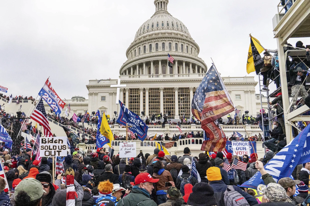 Trumpistas irrumpe el edificio del Capitolio alegando supuesto fraude en las elecciones | 6 de enero del 2021