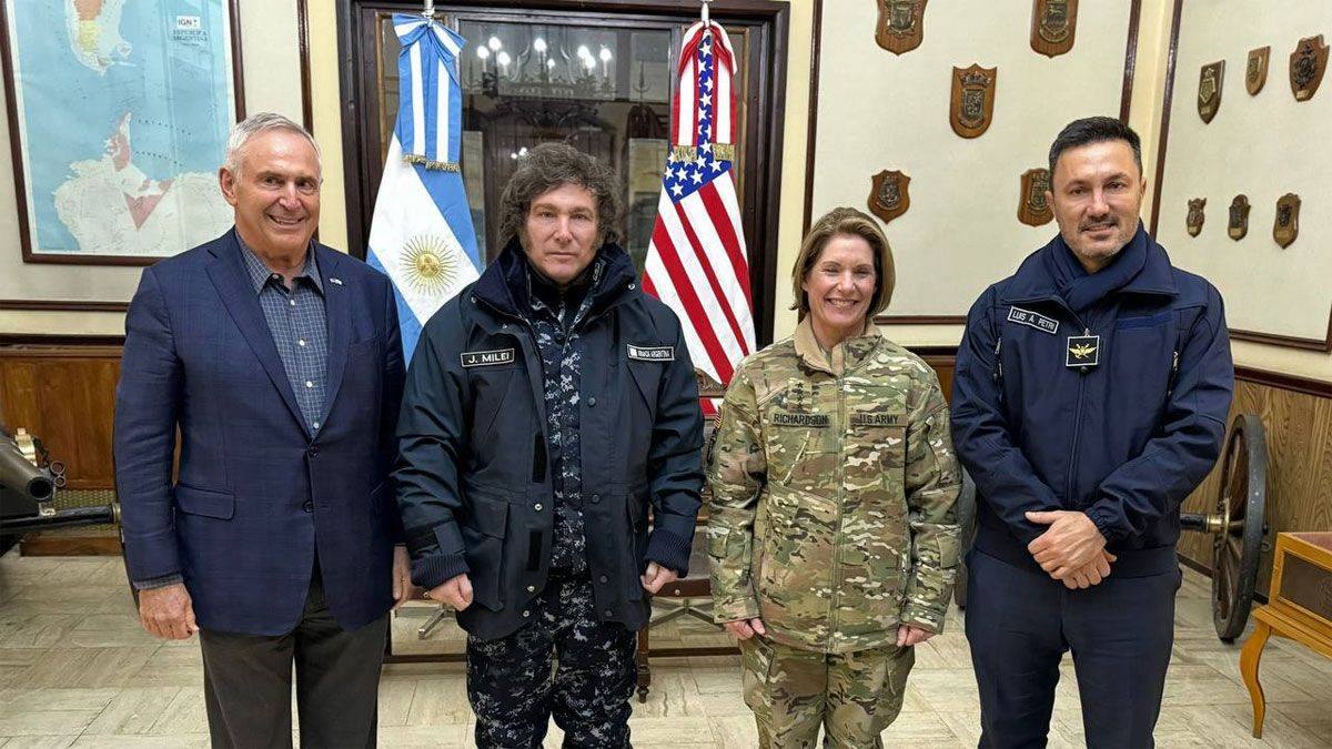 El Presidente Javier Milei se reunió anoche en Ushuaia, Tierra del Fuego, con la General del Ejército de USA Laura Richardson, comandante del Comando Sur. 