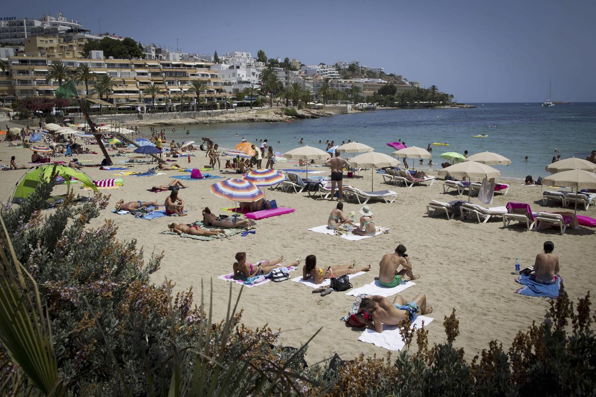 Ibiza es reconocida por sus playas y su vida nocturna Ibiza es reconocida por sus playas y su vida nocturna
