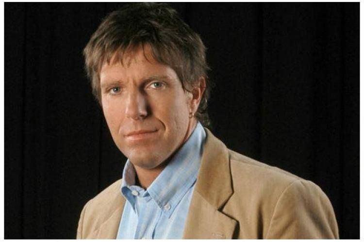 Daniel Vila, socio-gerente de América TV y de La Red, le propuso a Alejandro Fantino hacerse cargo del tramo horario de 17:00 a 19:00, de lunes a viernes, por La Red.