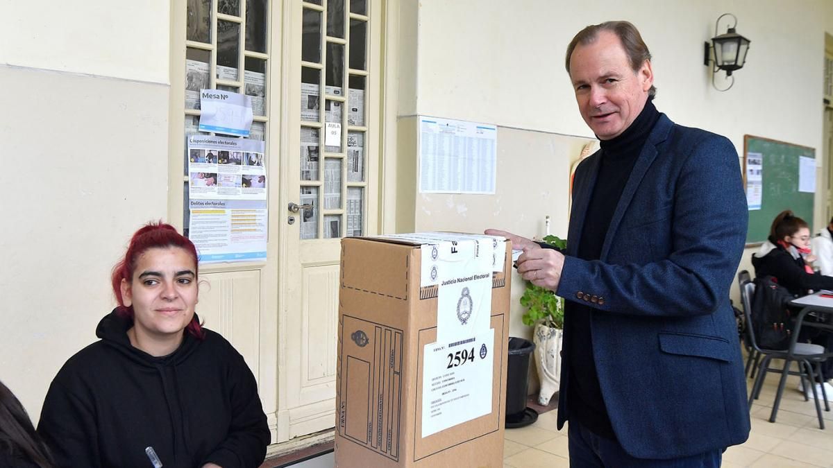 Gustavo Bordet votó a primera hora en Concordia, Entre Ríos.
