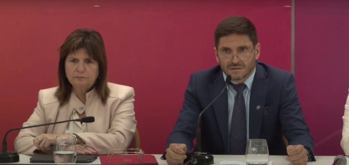 Patricia Bullrich y Maximiliano Pullaro presentaban más medidas de seguridad para Rosario Patricia Bullrich y Maximiliano Pullaro presentaban más medidas de seguridad para Rosario