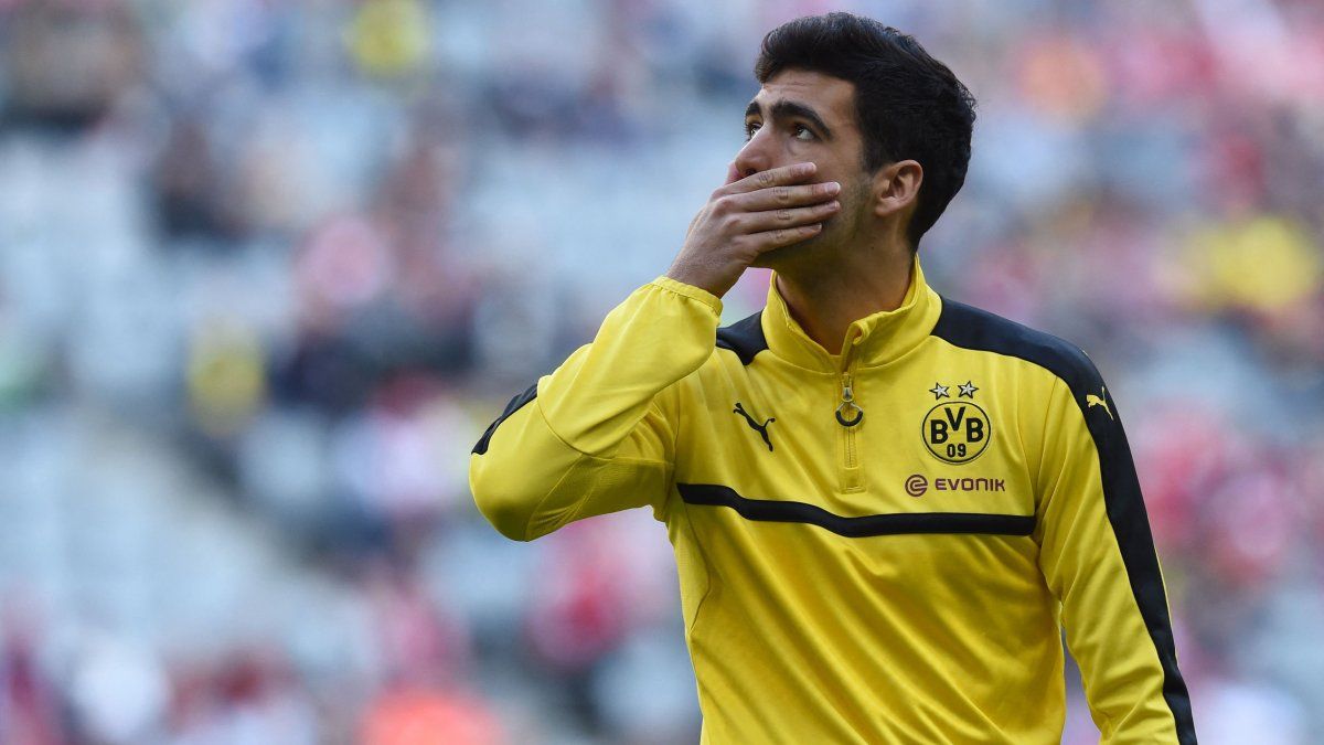 Mikel Merino durante su etapa en el Borussia Dortmund. Tenía 20 años cuando sobrevivió al atentado contra el autobús del equipo en abril de 2017.