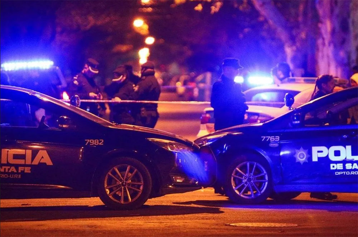 En una ciudad opacada por la violencia narcotraficante, Bullrich sostuvo que "Los Alvarado, los Cantero, los Mansilla se quedaron sin poder, están adentro de sus celdas". En una ciudad opacada por la violencia narcotraficante, Bullrich sostuvo que "Los Alvarado, los Cantero, los Mansilla se quedaron sin poder, están adentro de sus celdas".