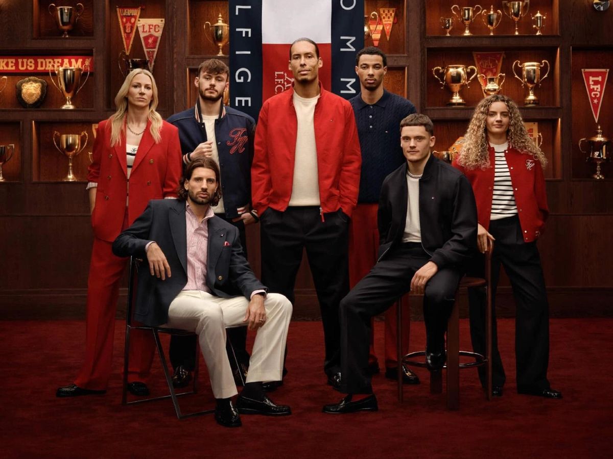 Los y las futbolistas de Liverpool, vestidos por la reconocida marca norteamericana