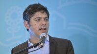 Axel Kicillof mejoró la oferta a docentes y estatales, que aceptarían el aumento salarial. Axel Kicillof mejoró la oferta a docentes y estatales, que aceptarían el aumento salarial.