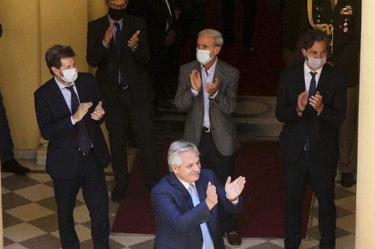 Aplausos tras el brindis de fin de año en Casa Rosada.