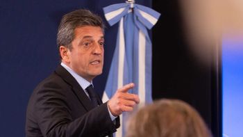 Argentina quiere regresar ya a los mercados globales de crédito pero para eso debe hacer realidad la promesa de ajuste fiscal. Argentina quiere regresar ya a los mercados globales de crédito pero para eso debe hacer realidad la promesa de ajuste fiscal.