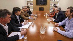 altText(Previo a la suba de retenciones, el campo pide reunión y avisa: 