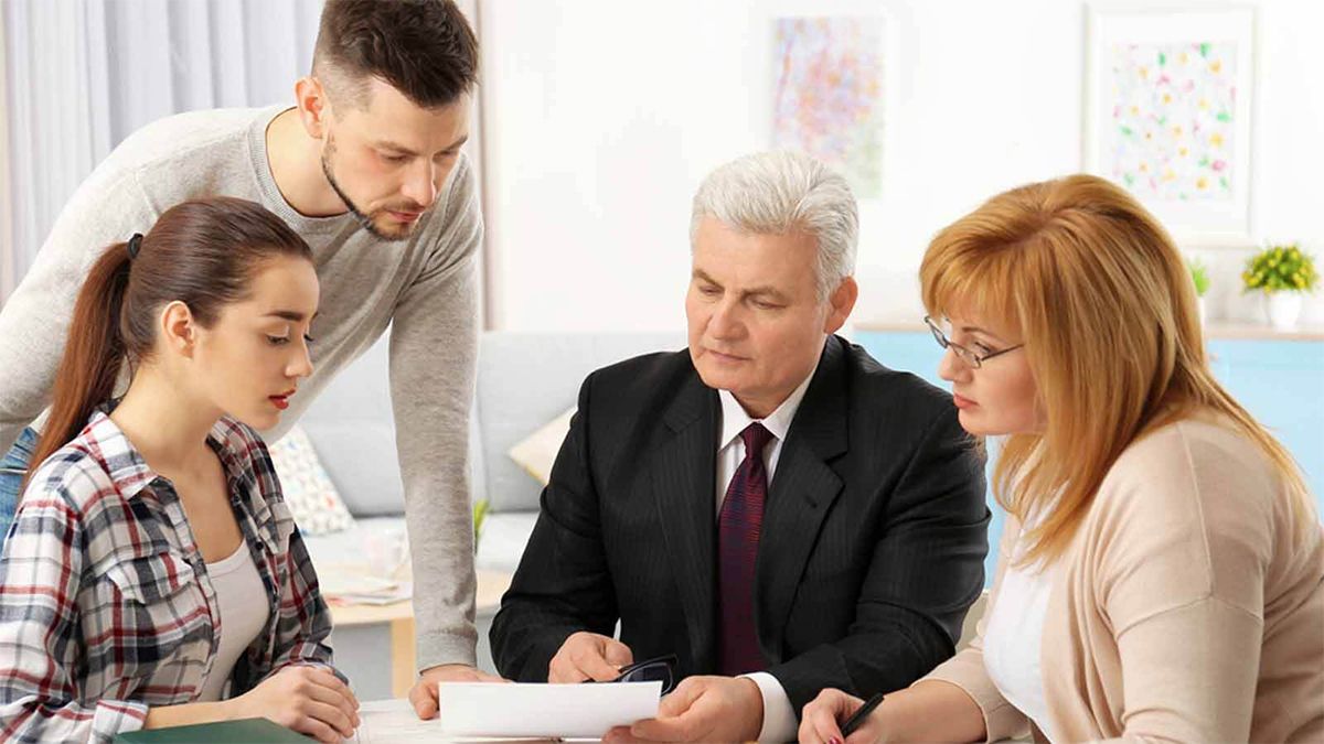 La empresa familiar del Siglo XXI parece haberse olvidado del retiro de sus dueños y del traspaso generacional pero genera competitividad. La empresa familiar del Siglo XXI parece haberse olvidado del retiro de sus dueños y del traspaso generacional pero genera competitividad.