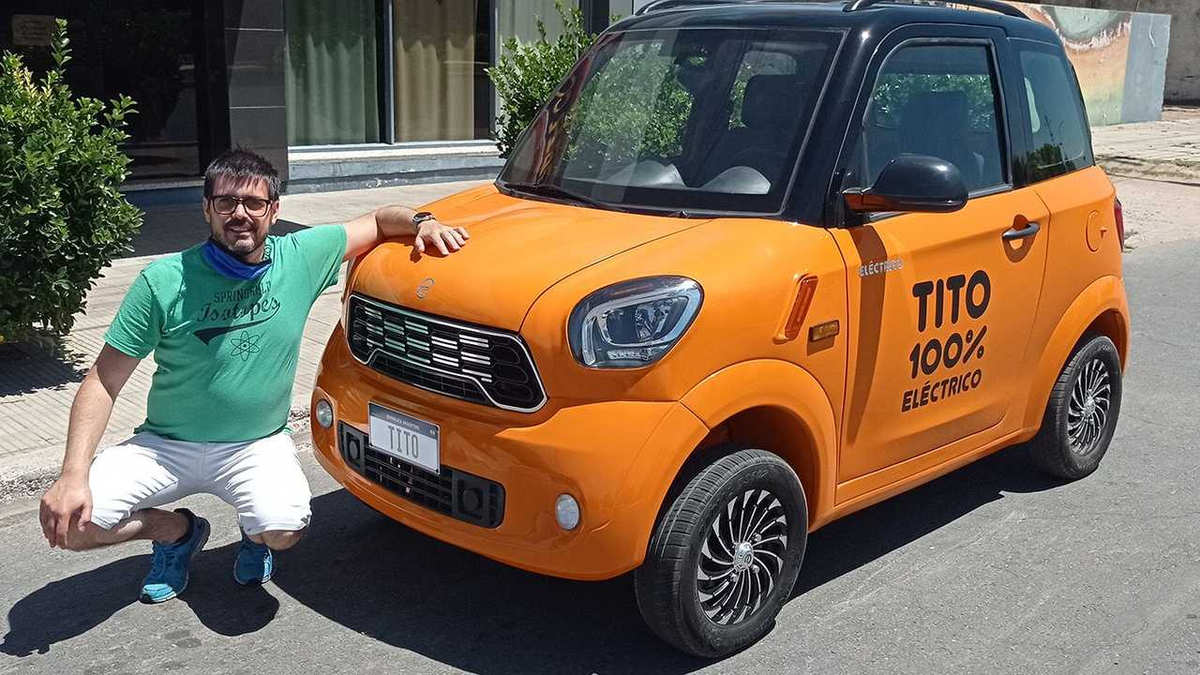 El auto Tito 100% eléctrico y argentino. Firme junto al pueblo. 