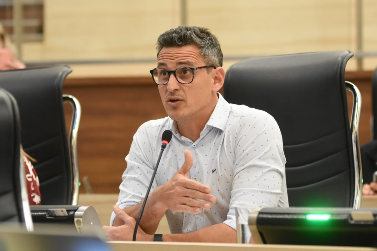 La iniciativa, impulsada por Ciro Seisas, que ahora pasó a Diputados dispone que cada ampolla tenga un seguimiento individual, es decir, una trazabilidad unitaria con un código único. La iniciativa, impulsada por Ciro Seisas, que ahora pasó a Diputados dispone que cada ampolla tenga un seguimiento individual, es decir, una trazabilidad unitaria con un código único.