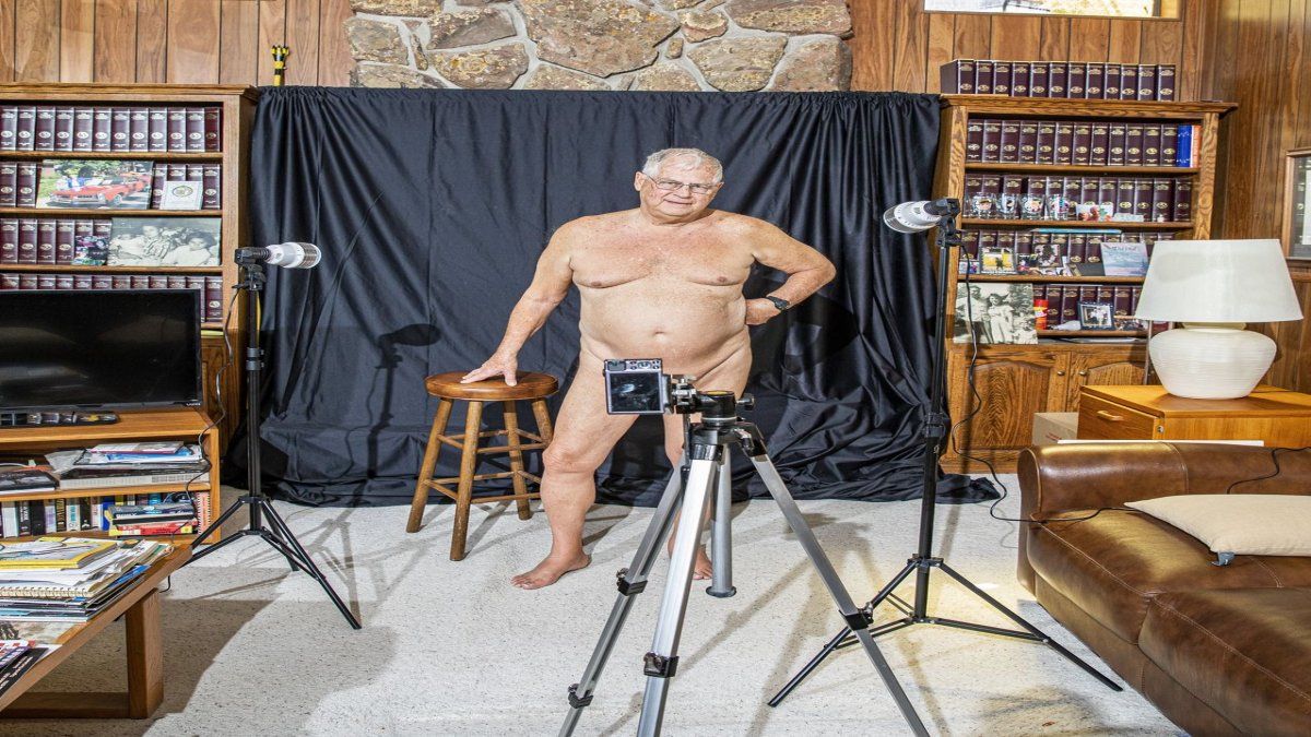 Nudismo post jubilación: 80 años y modela desnudo