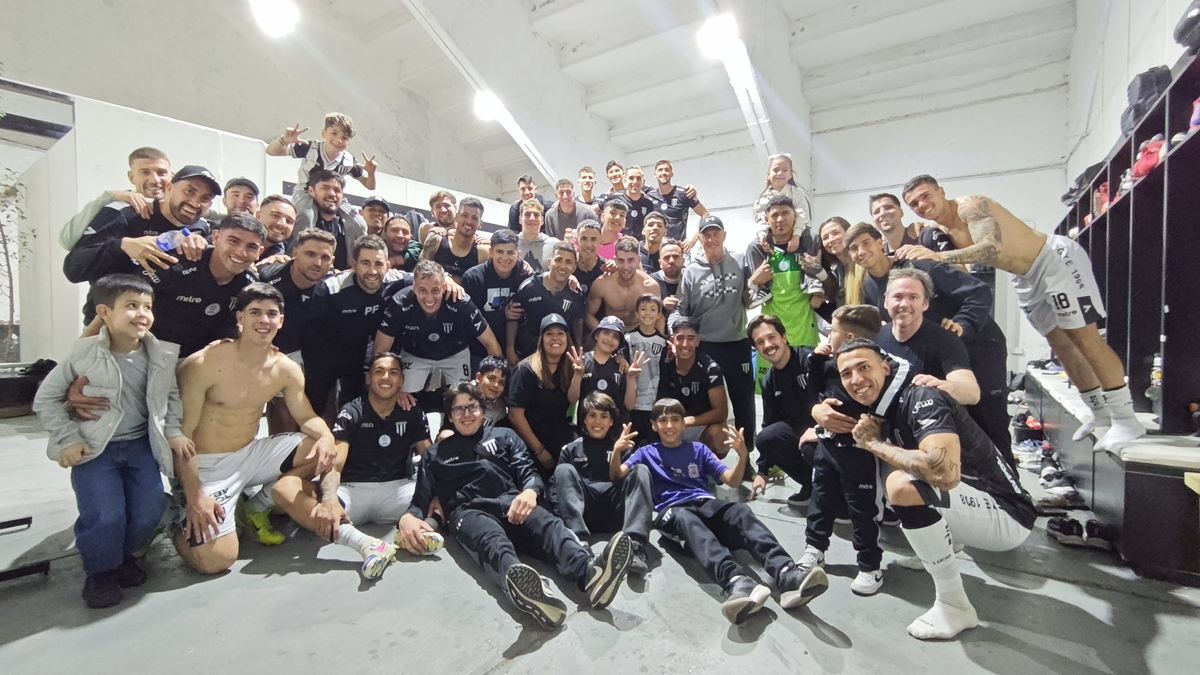 El Lobo, a cuatro partidos de la final El Lobo, a cuatro partidos de la final