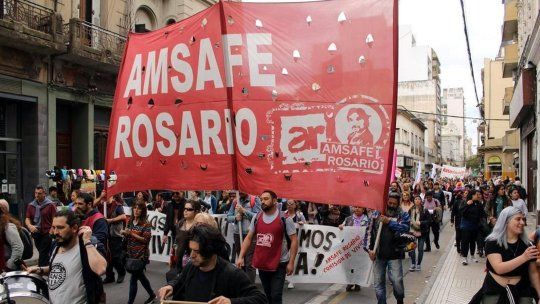 Amsafé Rosario viajó a Santa Fe para pedir la liberación de los militantes que fueron detenidos. Otros gremios se sumaron a la lucha. 