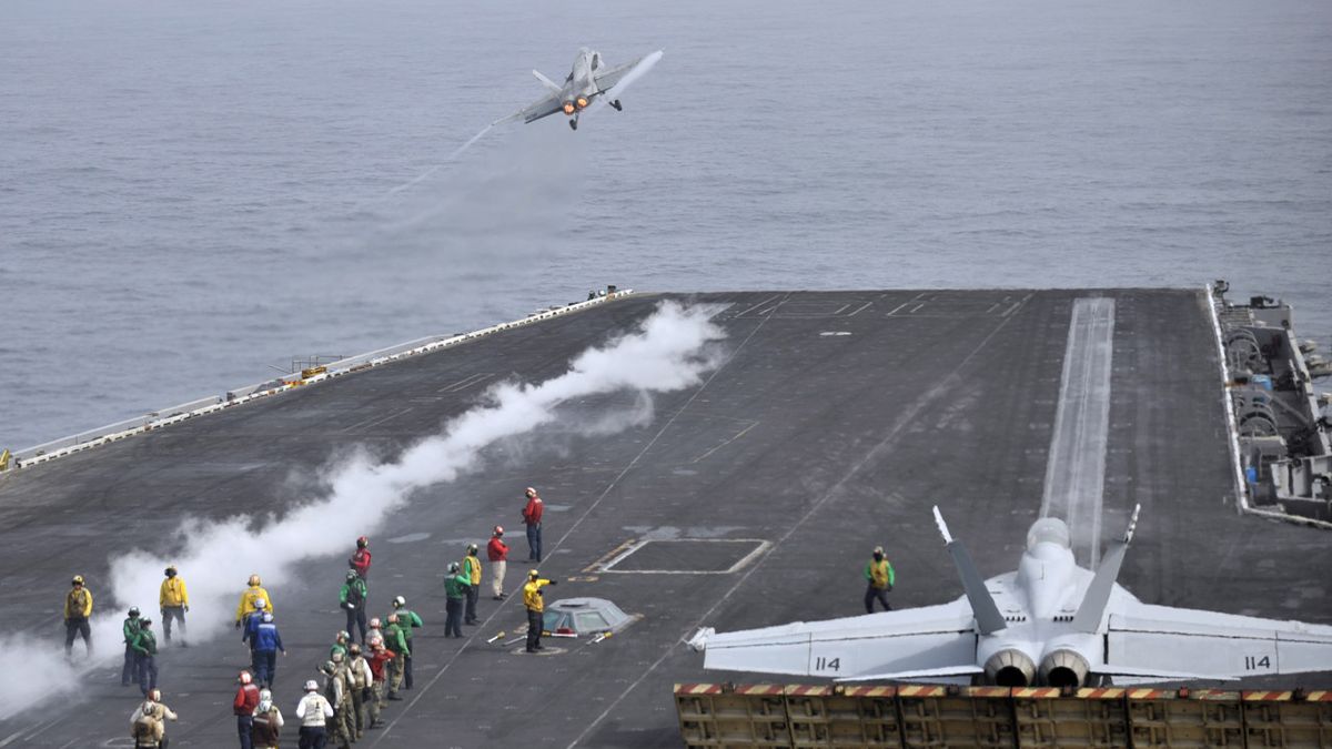 El USS Nimitz es uno de los portaaviones más importantes del mundo. El USS Nimitz es uno de los portaaviones más importantes del mundo.