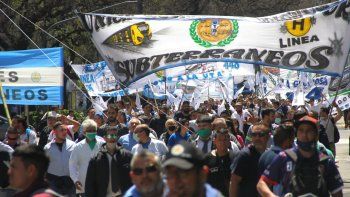 La dirigencia sindical se moviliza por el Día de la Lealtad peronista. Foto: Ignacio Petunchi/Gentileza. La dirigencia sindical se moviliza por el Día de la Lealtad peronista. Foto: Ignacio Petunchi/Gentileza.