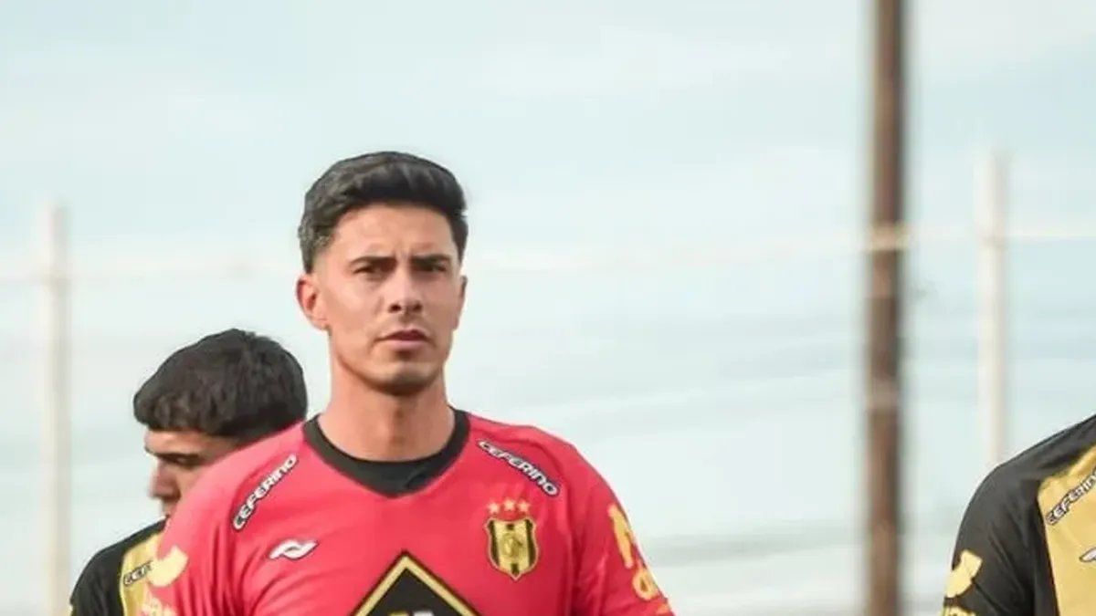 El arquero de Deportivo Madryn, Mauricio Nievas, fue asistido de urgencia durante una práctica y permanece bajo control médico en Puerto Madryn.