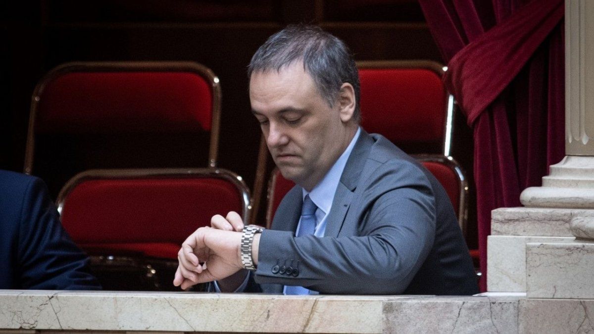 Manuel Adorni enfrenta un fuerte deterioro de su imagen: una encuesta nacional reveló que casi ocho de cada diez consultados creen que debería dejar el Gobierno. Manuel Adorni enfrenta un fuerte deterioro de su imagen: una encuesta nacional reveló que casi ocho de cada diez consultados creen que debería dejar el Gobierno.