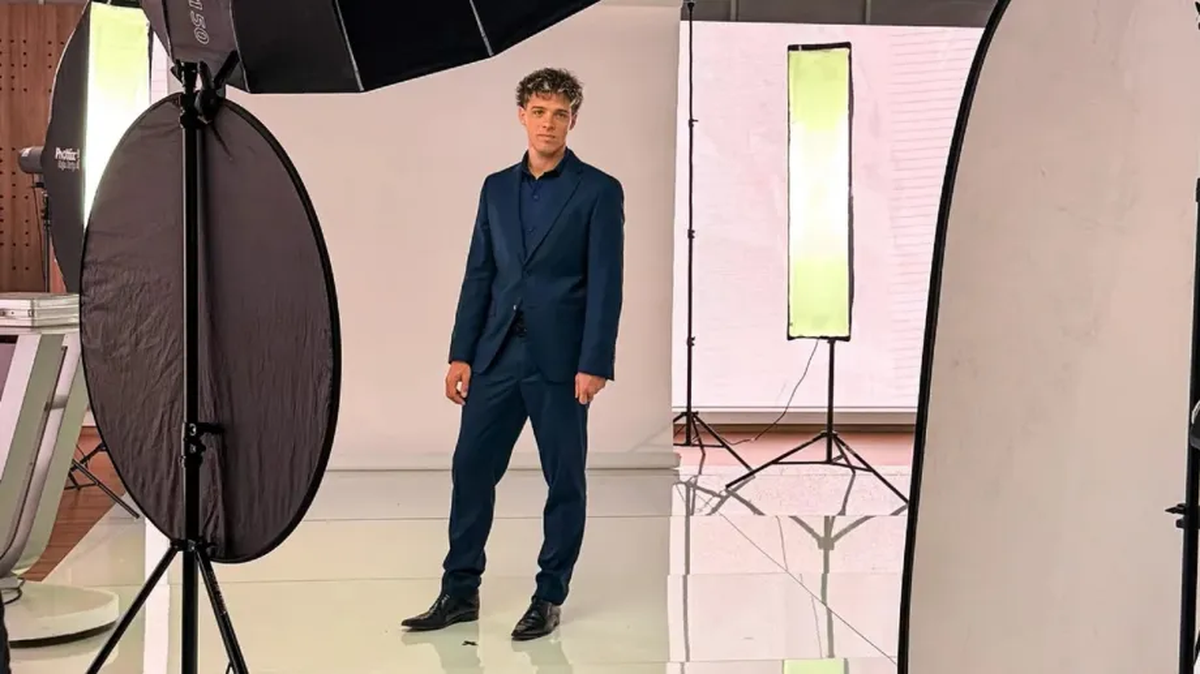 Se grabaron las promos de "Trato Hecho" y muy pronto se lo verá en América TV a las 22. Con producción de Mandarina, Santi Maratea se pone al frente de su primer programa en TV abierta. Se grabaron las promos de "Trato Hecho" y muy pronto se lo verá en América TV a las 22. Con producción de Mandarina, Santi Maratea se pone al frente de su primer programa en TV abierta.