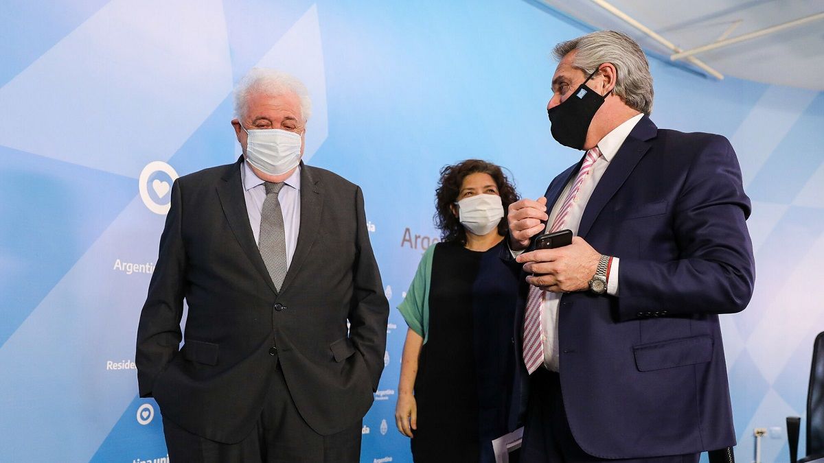 El ex ministro, González García, junto al Presidente de la Nación en días de pandemia