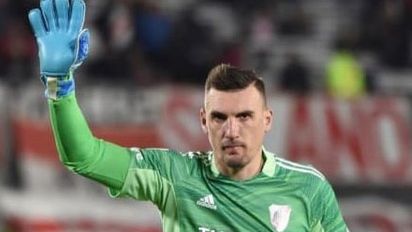 Vélez golpeó a un 'deshilachado' River ¿lo salvó Armani?