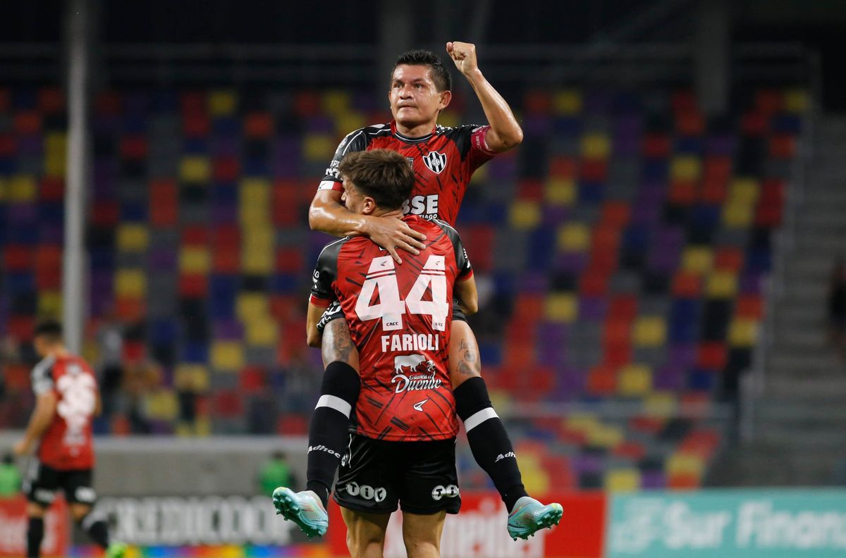 Rodríguez, con la camiseta de Central Córdoba, uno de los 7 clubes en los que jugó Rodríguez, con la camiseta de Central Córdoba, uno de los 7 clubes en los que jugó