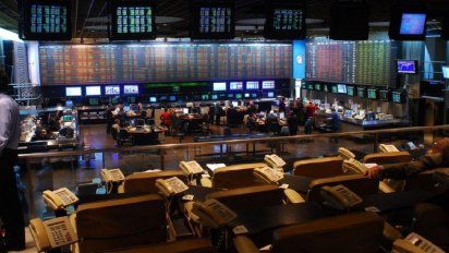 Las acciones no dejan de caer, los salarios tampoco y fuerte cruce IATA - Gobierno