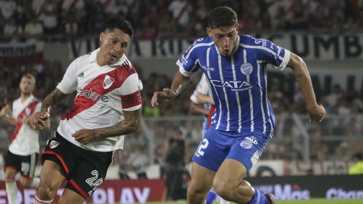 River y Boca mostraron una fuerte disparidad en esta sexta fecha. El Millonario goleó 3 a 0 a Godoy Cruz y el Xeneize sufrió una dura caída ante Banfield 1-0. (Foto: Noticias Argentinas)