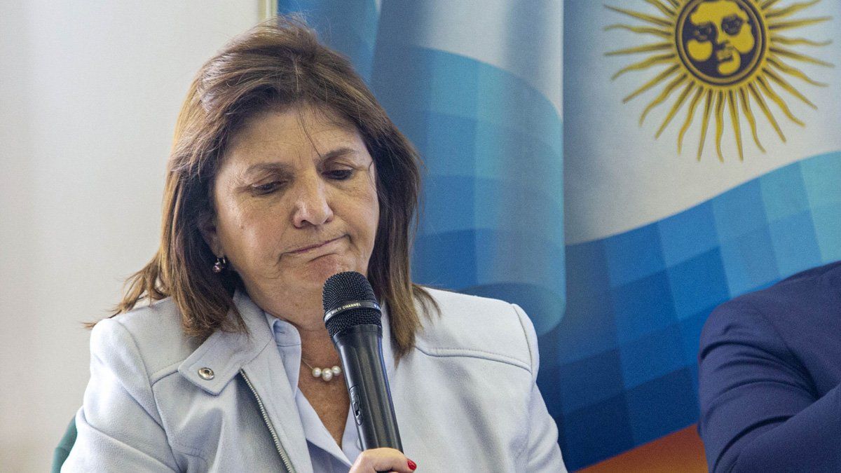 De ser aprobado el proyecto de Javier Milei, sin modificaciones, las reuniones o manifestaciones deberán ser notificadas al Ministerio de Patricia Bullrich con una antelación de 48 horas respecto de su realización. De ser aprobado el proyecto de Javier Milei, sin modificaciones, las reuniones o manifestaciones deberán ser notificadas al Ministerio de Patricia Bullrich con una antelación de 48 horas respecto de su realización.