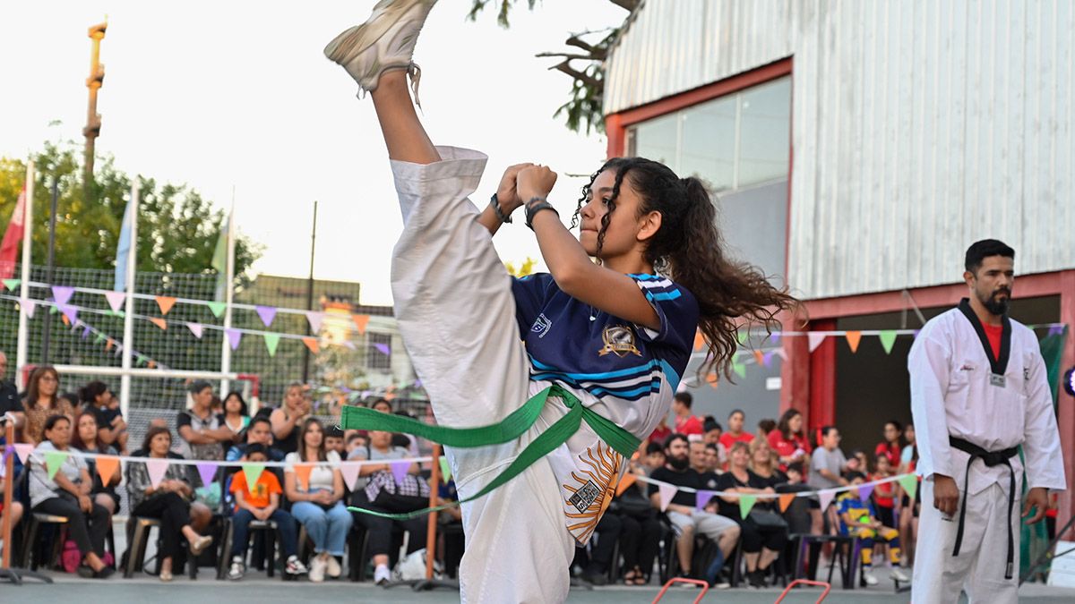 El intendente de Tigre, Julio Zamora, participó del cierre de las actividades 2025 en los polideportivos Gutiérrez, Zanón y San Martín de Don Torcuato. El intendente de Tigre, Julio Zamora, participó del cierre de las actividades 2025 en los polideportivos Gutiérrez, Zanón y San Martín de Don Torcuato.