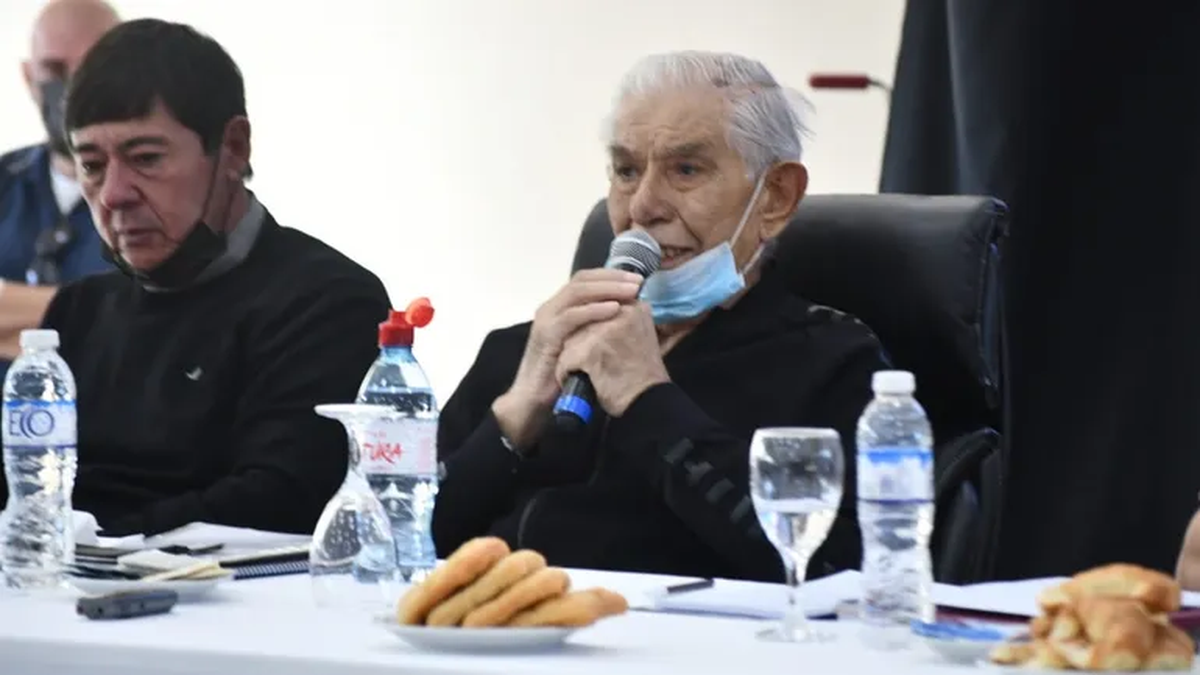 Guillermo Pereyra ya había tenido complicaciones el año pasado, que lo alejaron de la actividad política y de la vida sindical. En las últimas horas se descompensó y su estado es muy grave. Guillermo Pereyra ya había tenido complicaciones el año pasado, que lo alejaron de la actividad política y de la vida sindical. En las últimas horas se descompensó y su estado es muy grave.
