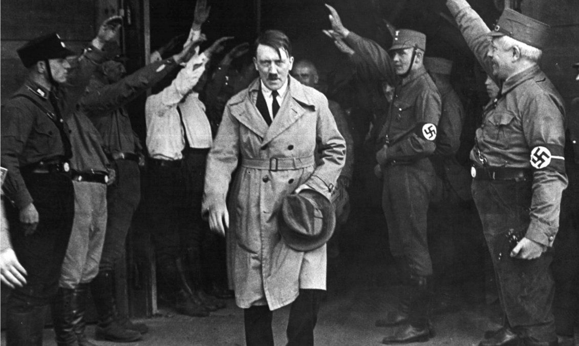 "(...) Nick Fuentes defiende a Hitler como "un estadista alemán" al tiempo que rechaza "la narrativa caricaturesca y absurda" en torno al Holocausto: "También hubo campos de exterminio contra los alemanes. Había muchos campos. Había campos por todas partes". (...)". "(...) Nick Fuentes defiende a Hitler como "un estadista alemán" al tiempo que rechaza "la narrativa caricaturesca y absurda" en torno al Holocausto: "También hubo campos de exterminio contra los alemanes. Había muchos campos. Había campos por todas partes". (...)".